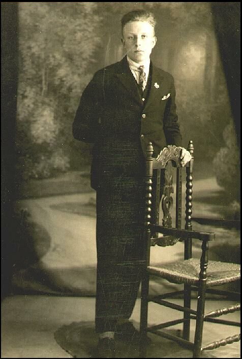 Kuitert, Evert (Martinus) 1910 staand